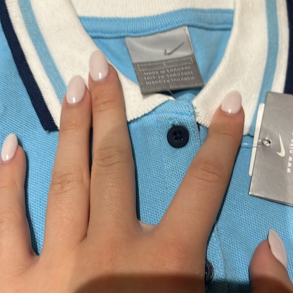 Cute Nike polo shirt! - Picture 2 of 2